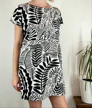 Load image into Gallery viewer, Whit Dress