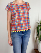 Load image into Gallery viewer, Sally Scallop Top